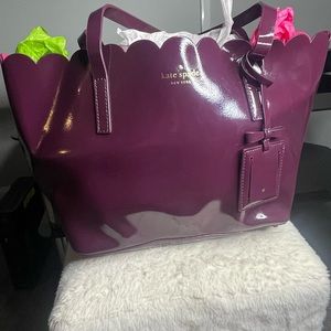 Checkout this cute and stylish patent leather Kate spade tote bag